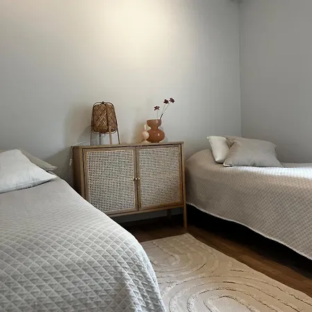 Uutuutta Hohtava Tyylikaes Kolmio Laehellae Keskustaa *